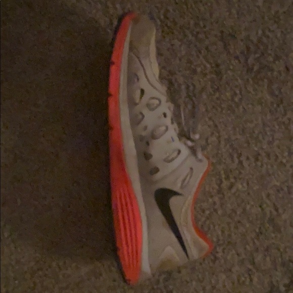 Men’s Nike Shoes - Picture 3 of 4